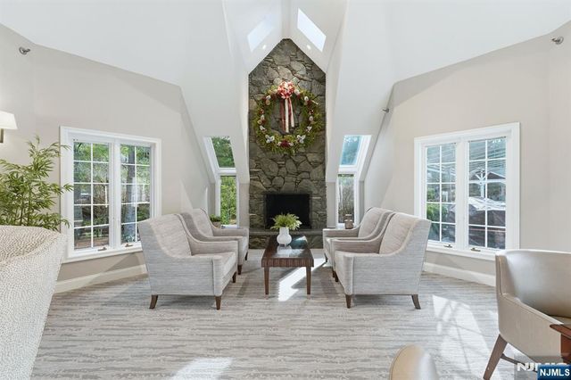 204 Bearwoods Road, Park Ridge, NJ 07656