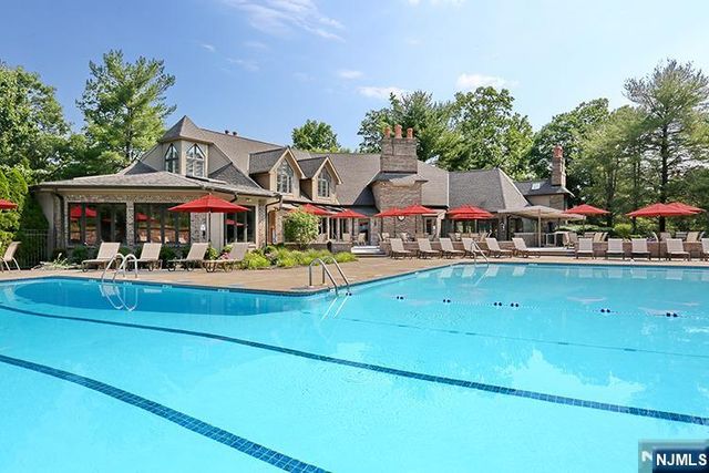 204 Bearwoods Road, Park Ridge, NJ 07656