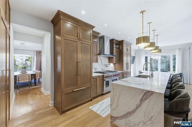 204 Bearwoods Road, Park Ridge, NJ 07656