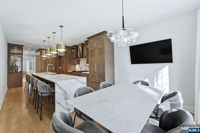 204 Bearwoods Road, Park Ridge, NJ 07656