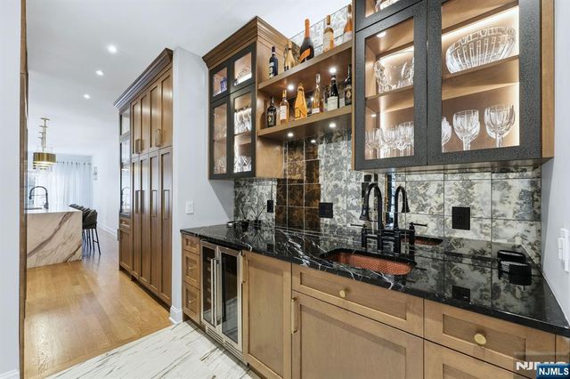 204 Bearwoods Road, Park Ridge, NJ 07656