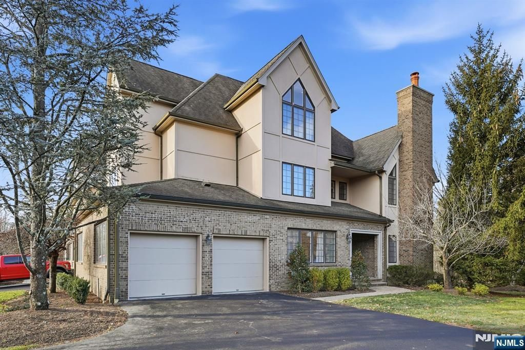 204 Bearwoods Road, Park Ridge, NJ 07656
