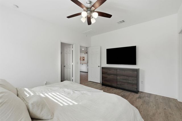 130 Courageous Side Way, Magnolia, TX 77354