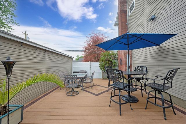 70 Pollok Place, Hicksville, NY 11801