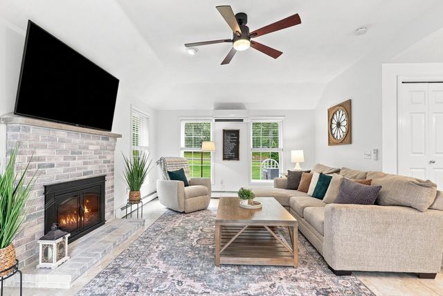 16 Lantern Lane, Londonderry, NH 03053