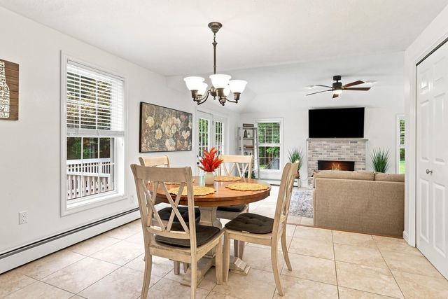 16 Lantern Lane, Londonderry, NH 03053