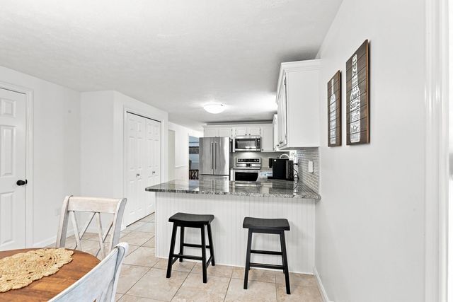16 Lantern Lane, Londonderry, NH 03053