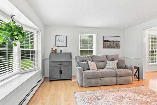 16 Lantern Lane, Londonderry, NH 03053