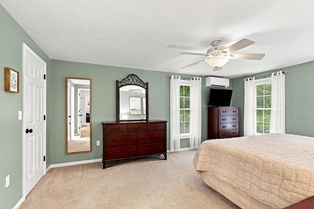 16 Lantern Lane, Londonderry, NH 03053