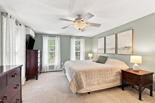 16 Lantern Lane, Londonderry, NH 03053