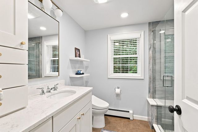 16 Lantern Lane, Londonderry, NH 03053