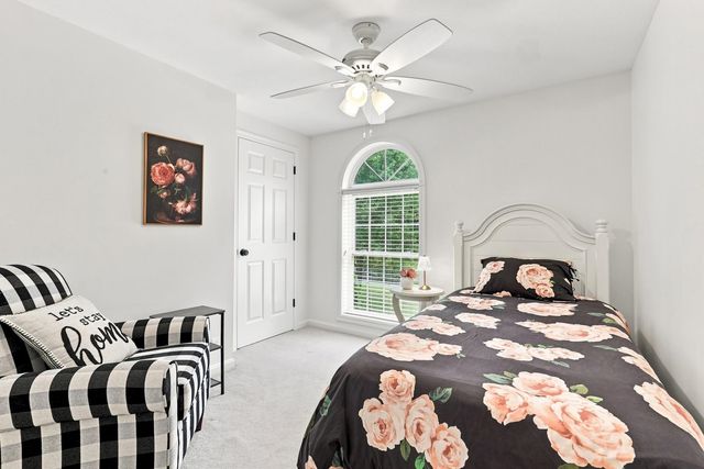 16 Lantern Lane, Londonderry, NH 03053