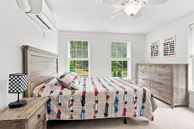 16 Lantern Lane, Londonderry, NH 03053