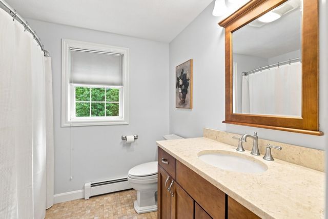 16 Lantern Lane, Londonderry, NH 03053