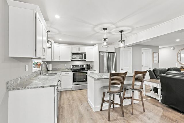 16 Lantern Lane, Londonderry, NH 03053