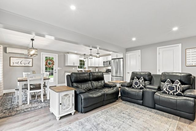 16 Lantern Lane, Londonderry, NH 03053