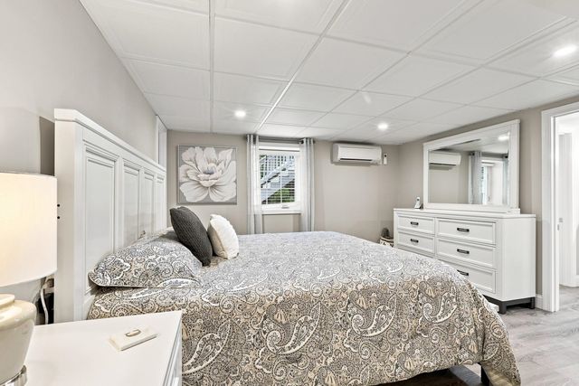 16 Lantern Lane, Londonderry, NH 03053
