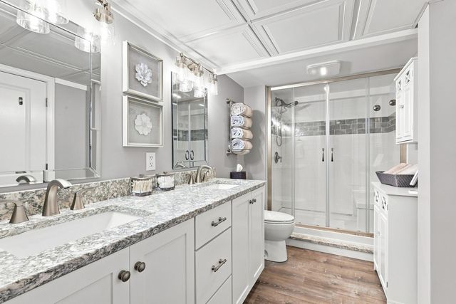 16 Lantern Lane, Londonderry, NH 03053