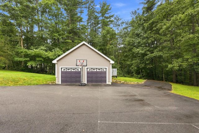 16 Lantern Lane, Londonderry, NH 03053