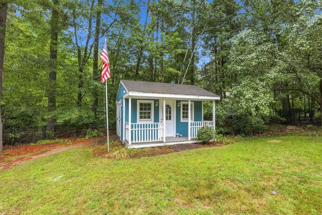 16 Lantern Lane, Londonderry, NH 03053