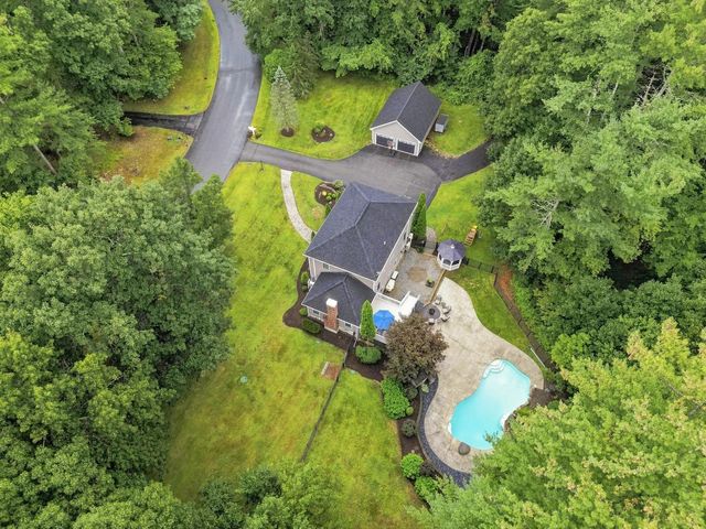 16 Lantern Lane, Londonderry, NH 03053