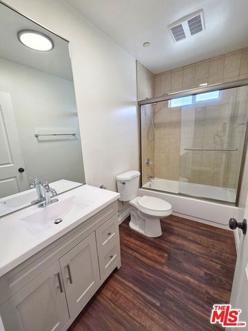 1719 W 39th Pl, Los Angeles, CA 90062