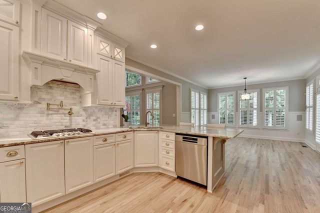 6032 Thunder Woods Trail, Sugar Hill, GA 30518