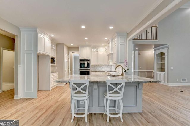 6032 Thunder Woods Trail, Sugar Hill, GA 30518