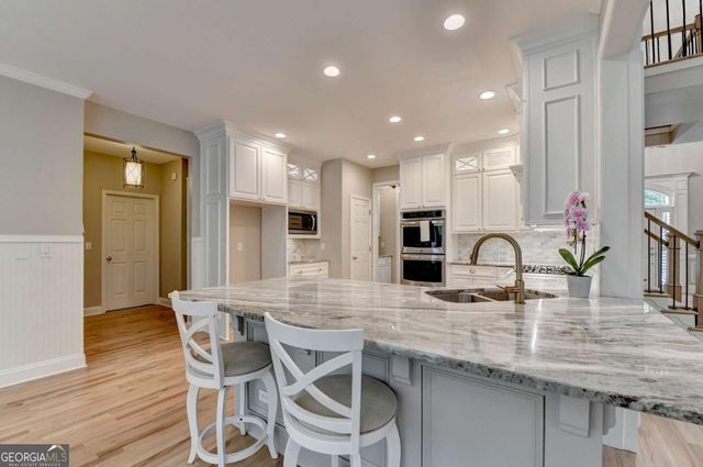 6032 Thunder Woods Trail, Sugar Hill, GA 30518