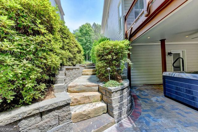 6032 Thunder Woods Trail, Sugar Hill, GA 30518
