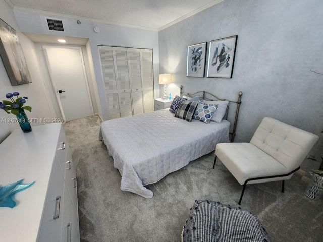 2301 COLLINS AV 1026, Miami Beach, FL 33139