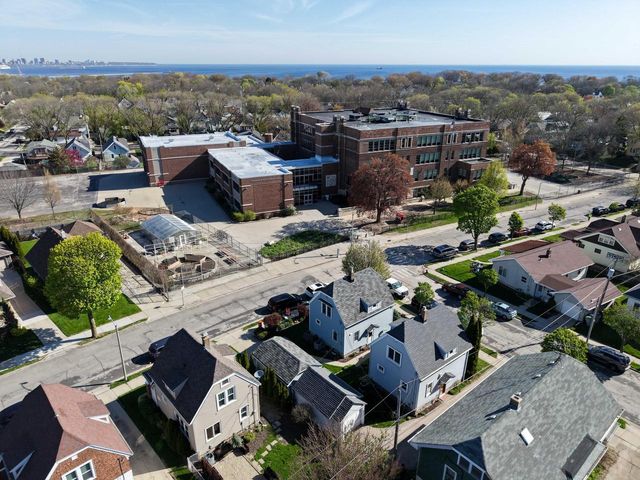 3265 S Swain COURT, Milwaukee, WI 53207