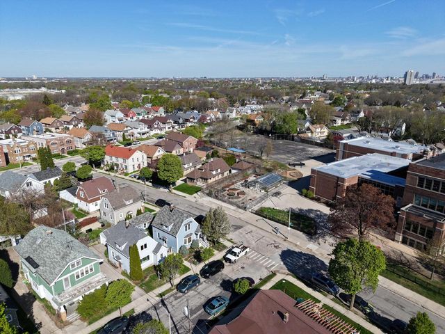 3265 S Swain COURT, Milwaukee, WI 53207