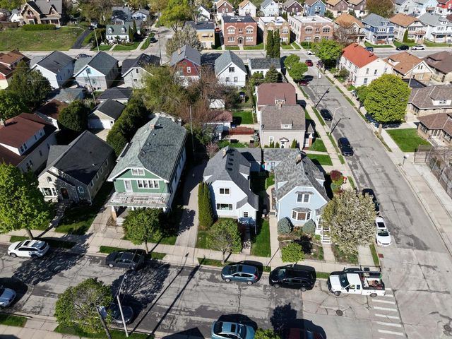 3265 S Swain COURT, Milwaukee, WI 53207