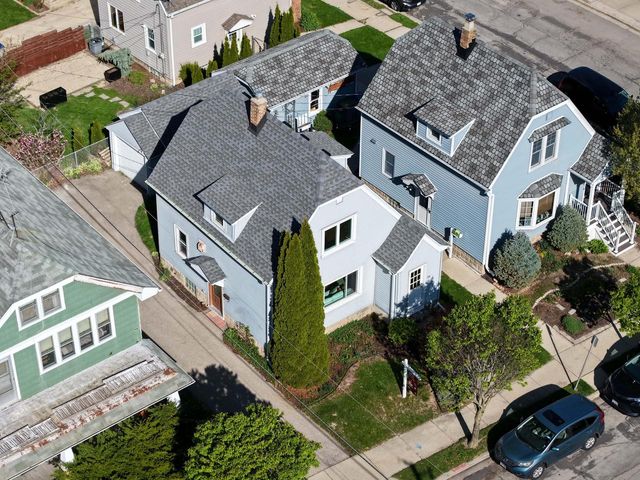 3265 S Swain COURT, Milwaukee, WI 53207
