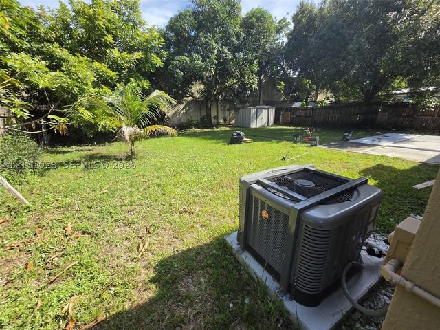 5840 NW 41st Ter 5840, North Lauderdale, FL 33319