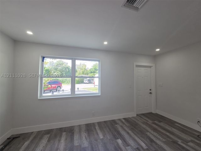 5840 NW 41st Ter 5840, North Lauderdale, FL 33319