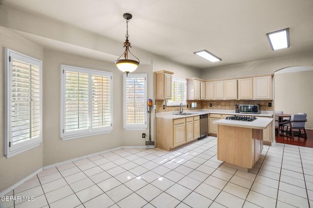 2013 SHADOW RIDGE Drive, El Paso, TX 79938