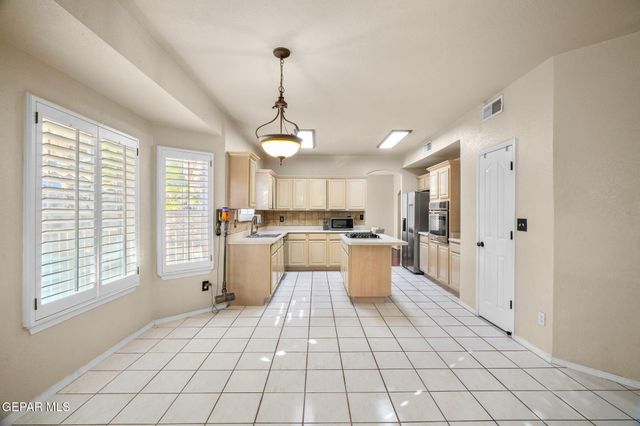 2013 SHADOW RIDGE Drive, El Paso, TX 79938