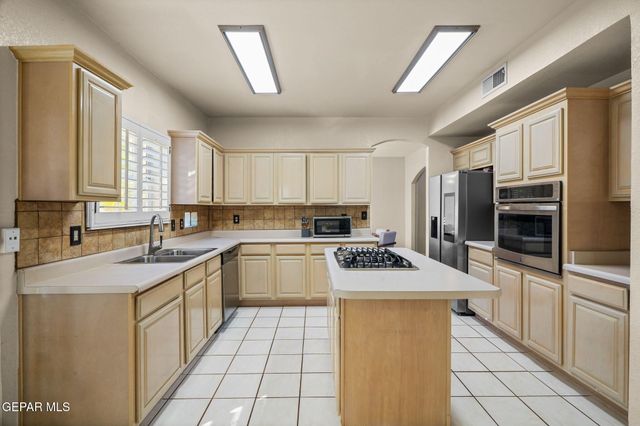 2013 SHADOW RIDGE Drive, El Paso, TX 79938