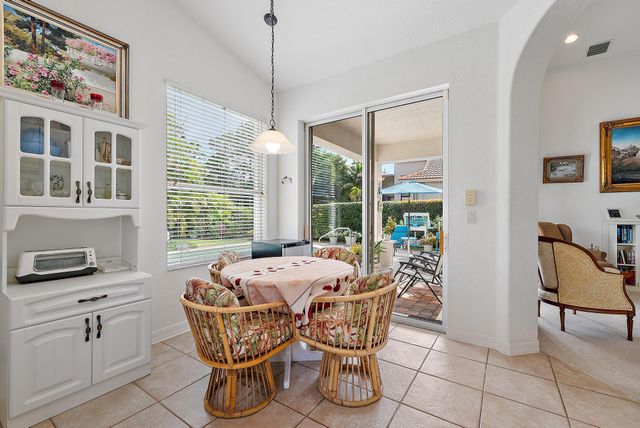 6784 SE Twin Oaks Circle, Stuart, FL 34997