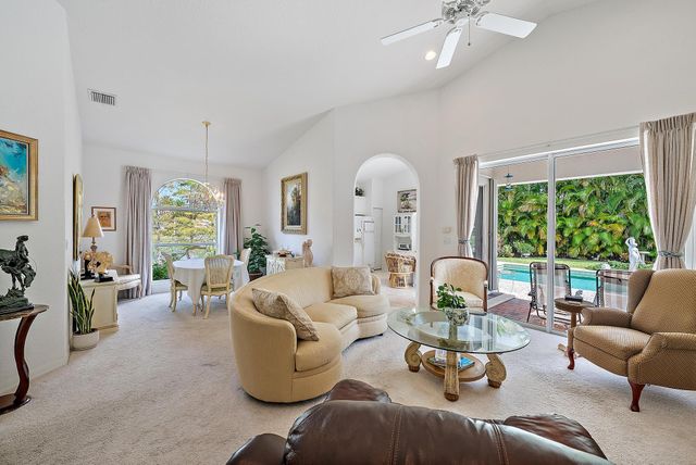 6784 SE Twin Oaks Circle, Stuart, FL 34997