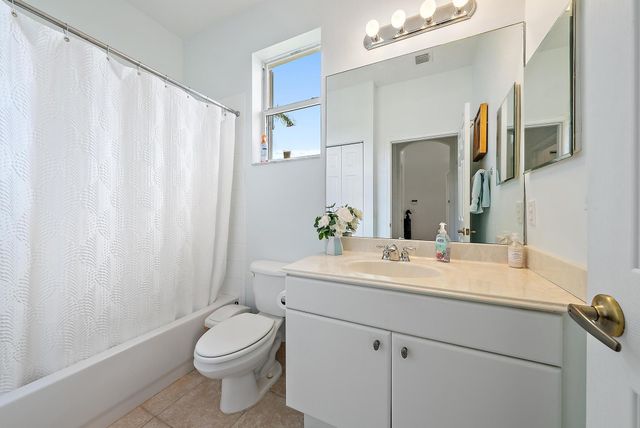 6784 SE Twin Oaks Circle, Stuart, FL 34997