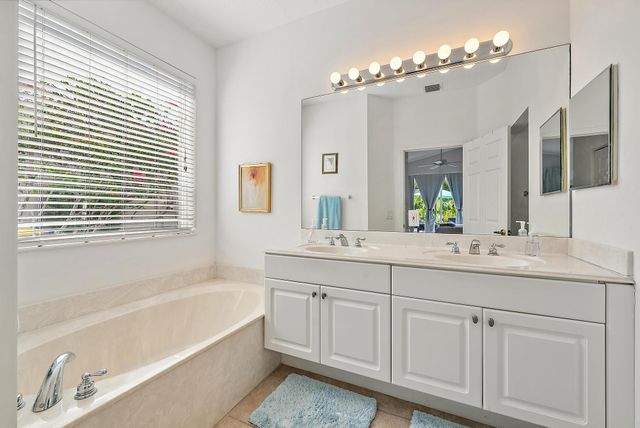 6784 SE Twin Oaks Circle, Stuart, FL 34997