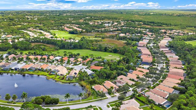 6784 SE Twin Oaks Circle, Stuart, FL 34997