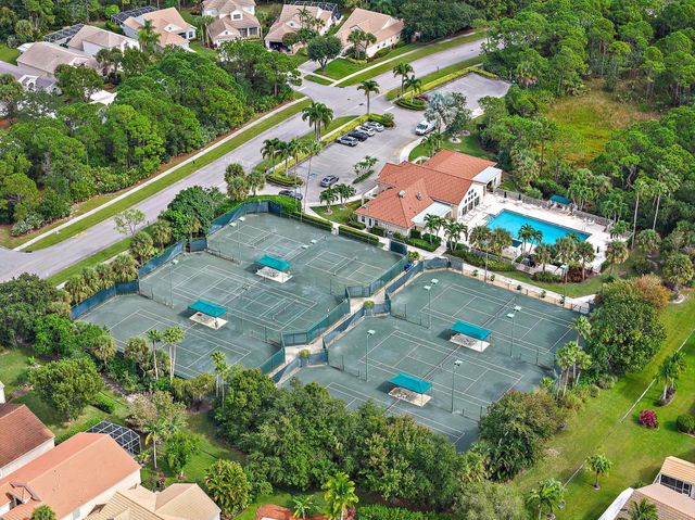 6784 SE Twin Oaks Circle, Stuart, FL 34997