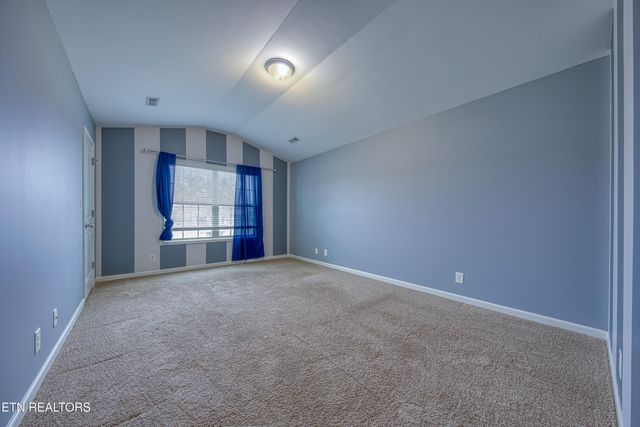 `957 W Glenview Drive, Lenoir City, TN 37771