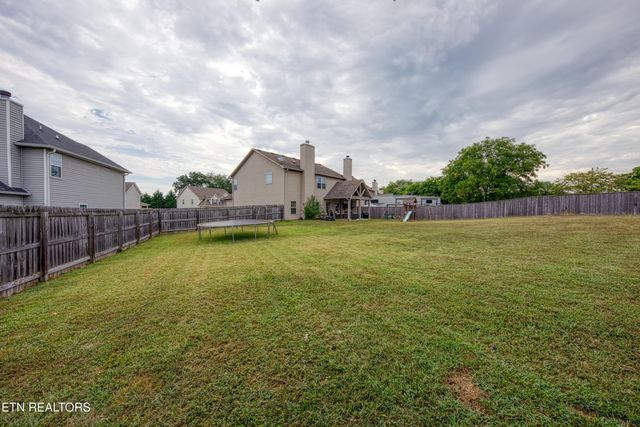 `957 W Glenview Drive, Lenoir City, TN 37771