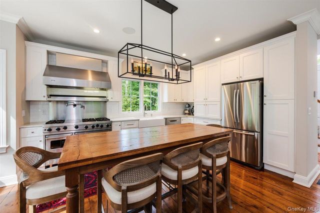69 Southdown Road, Huntington, NY 11743