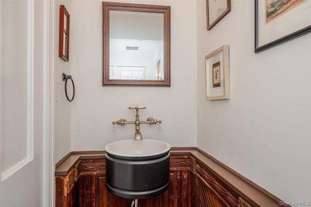69 Southdown Road, Huntington, NY 11743